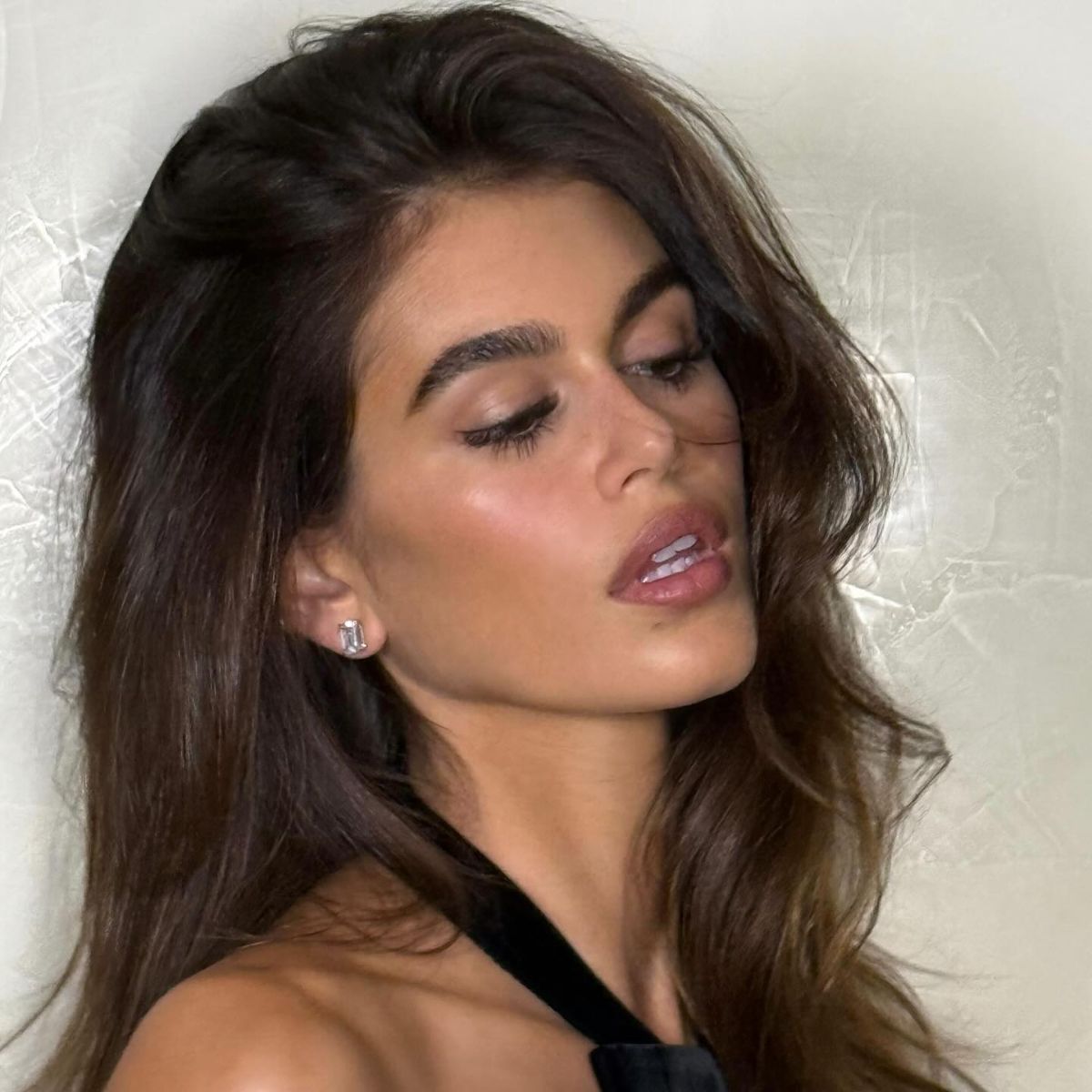 Kaia Gerber with a voluminous blow dry