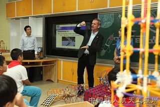 Canadian astronaut Chris Hadfield discusses the essentials of space engineering with Chinese students.