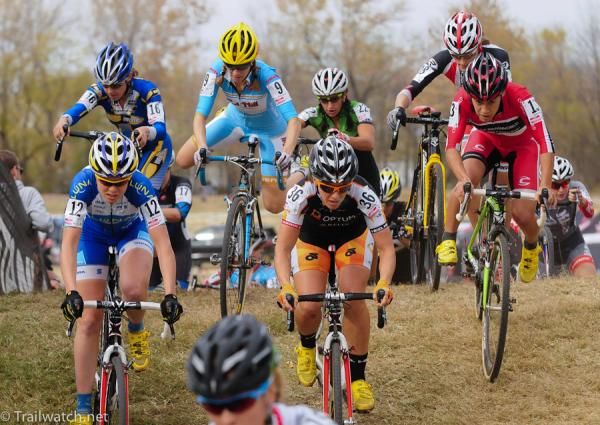 Elite Women lap one action