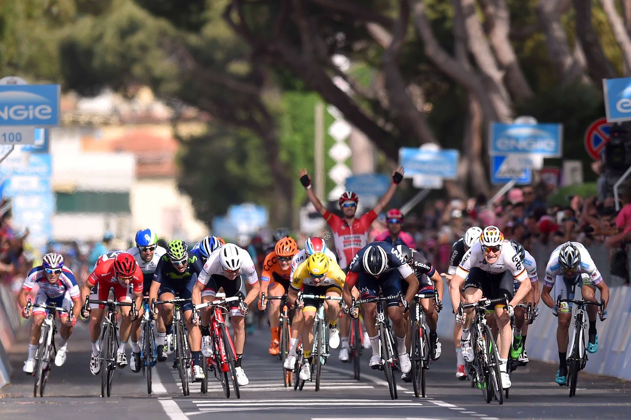 Greg Henderson celebrates Andr&eacute; Greipel (Lotto Soudal) victory rather early