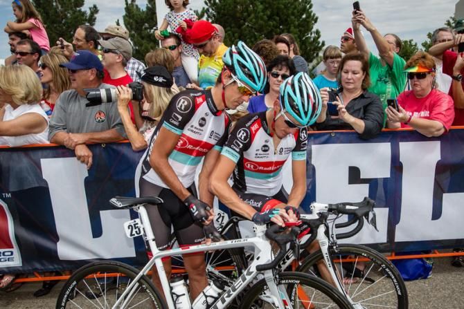 Andy Schleck (RadioShack) helps Andreas Kloden with his computer before the start.