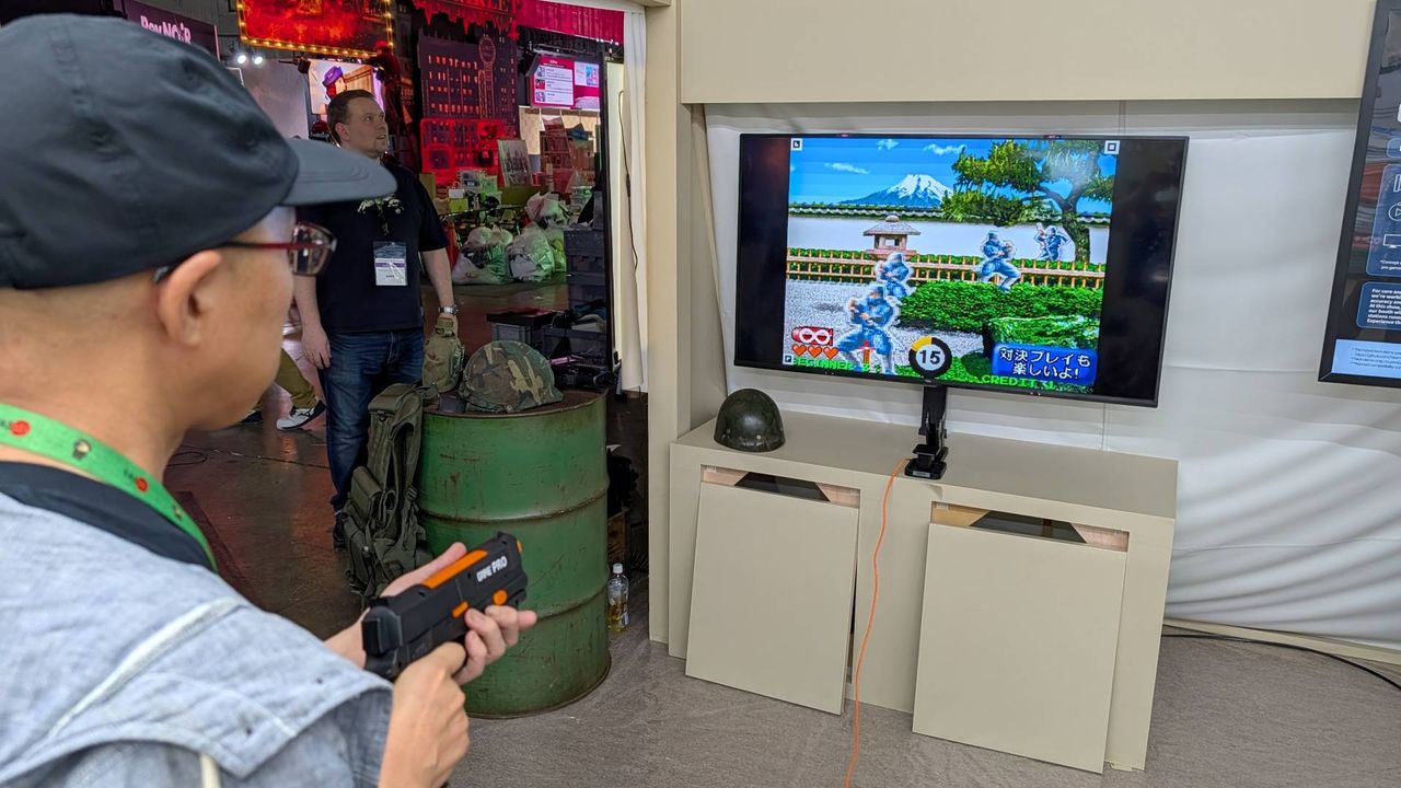 G'AIM'E Lightgun Pro prototype at Tokyo Game Show with USB-C cable connected to console.