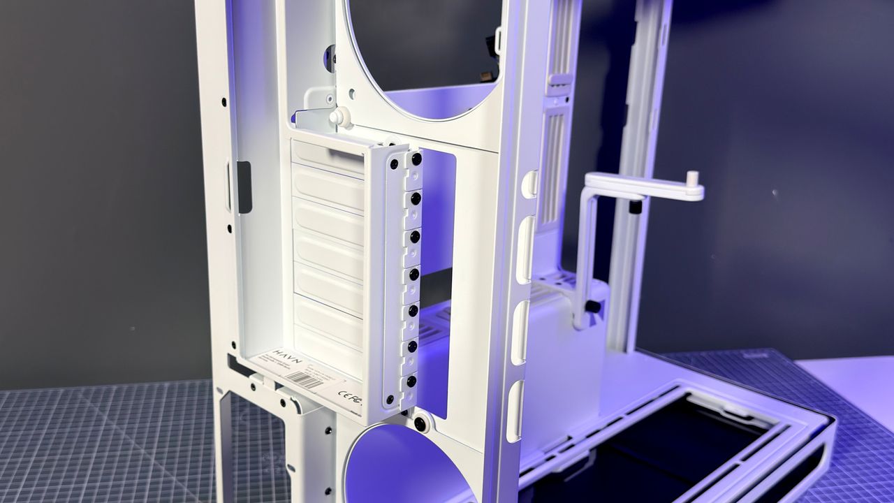 The Havn HS 360 PC case in black and white on a desk.
