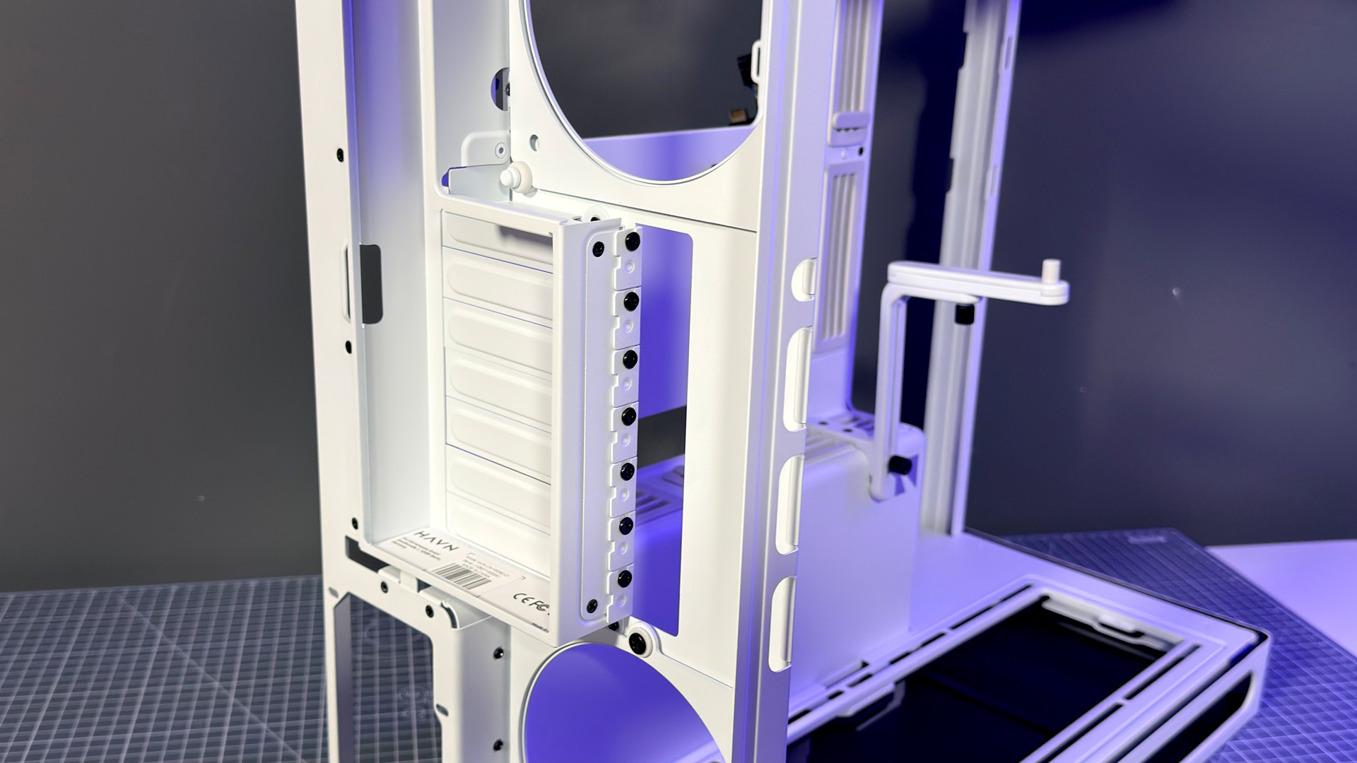 The Havn HS 360 PC case in black and white on a desk.