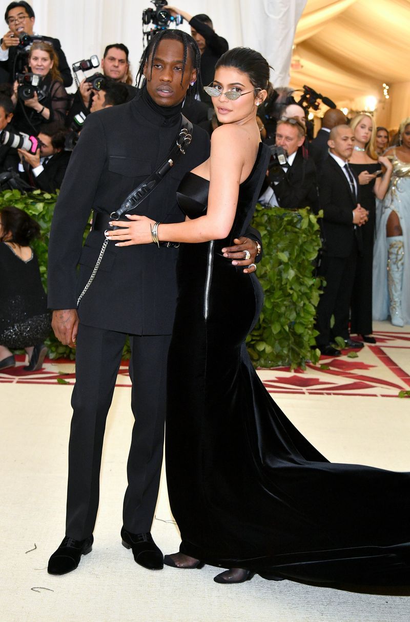 Fashion, Dress, Shoulder, Event, Red carpet, Premiere, Carpet, Flooring, Suit, Formal wear,