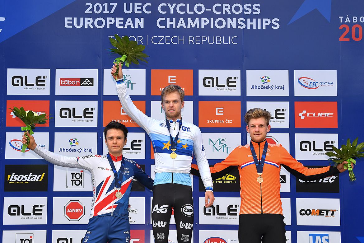 Eli Iserbyt (Belgium) flanked by Tom Pidcock (Great Britain) and Sieben Wouters (Netherlands).