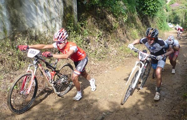 Milton Ramos leads Sam Schultz.