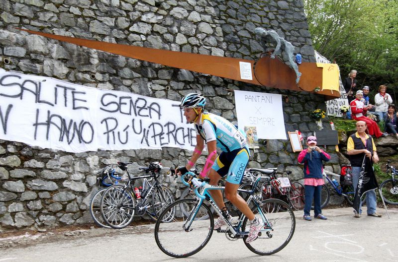 Antonio Colom rides past the Marco Pantani monument on the Mortirolo in 2008