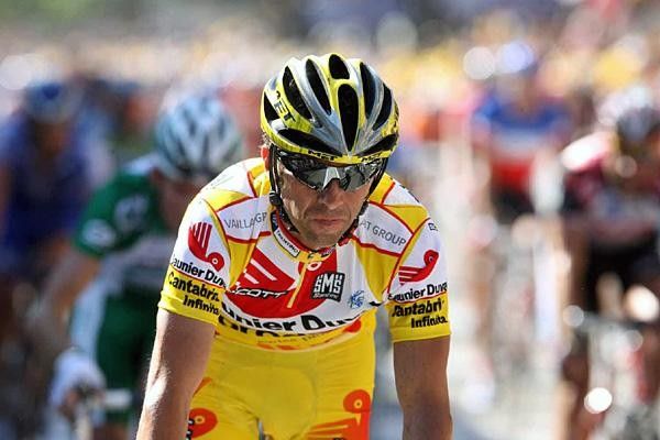 Gilberto Simoni (Saunier Duval) arrives at the finish
