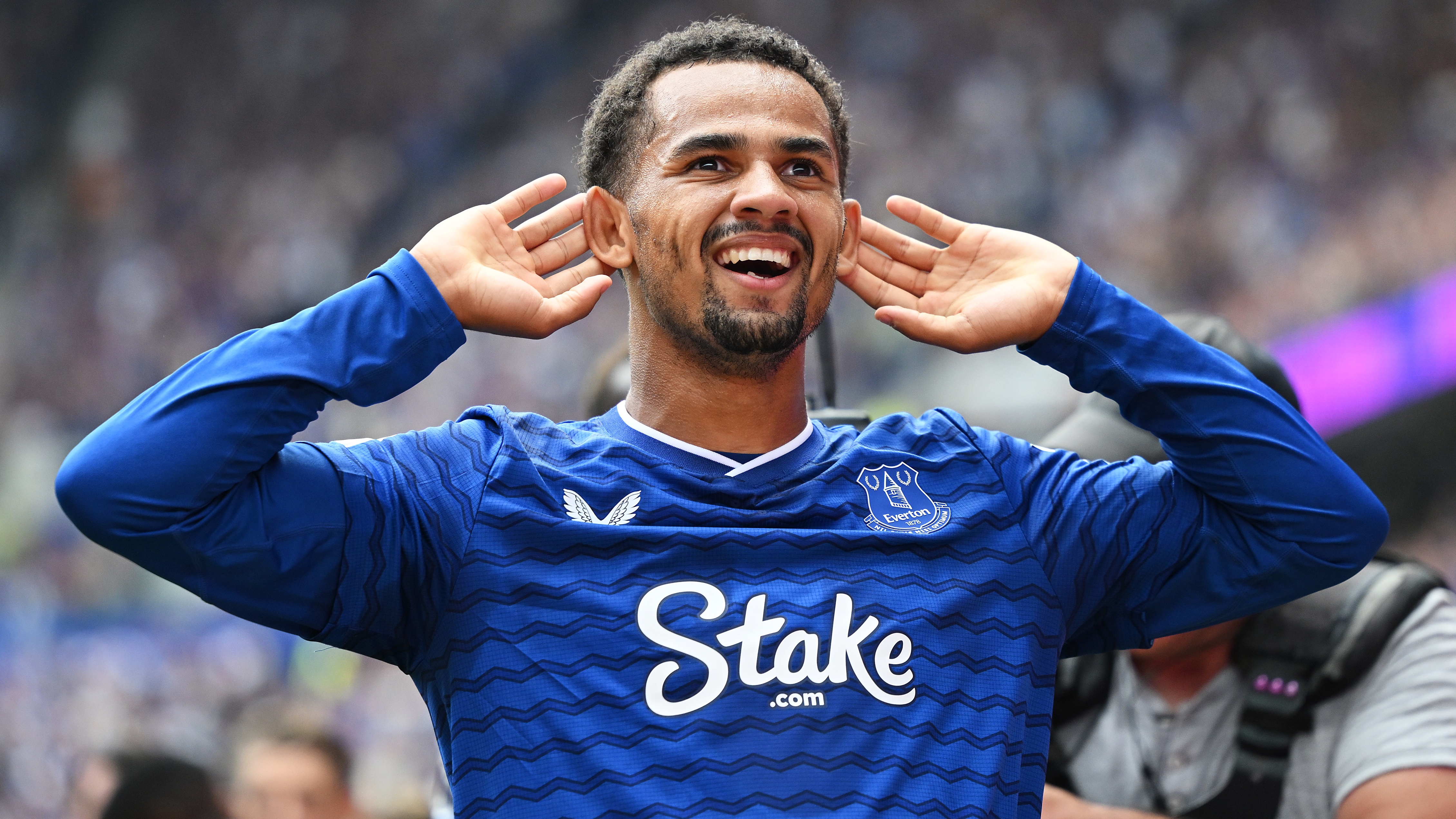 Iliman Ndiaye of Everton celebrates scoring his team&#039;s first goal during the Premier League match between Everton and Brighton &amp; Hove Albion at Hill Dickinson Stadium on August 24, 2025 in Liverpool, England. 