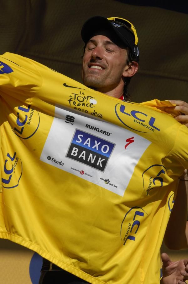 Fabian Cancellara (Saxo Bank) puts on a familiar jersey