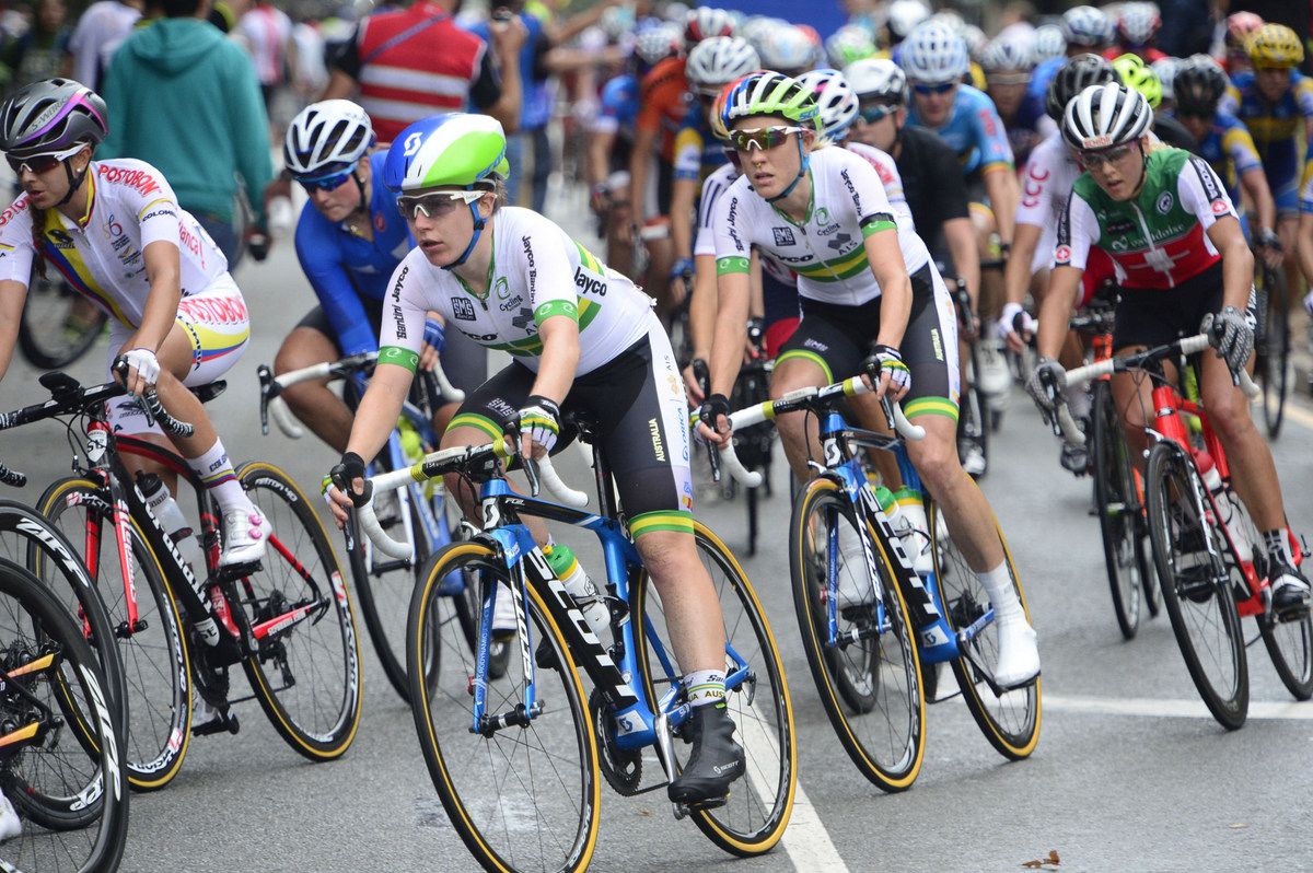 Rachel Neylan sits on Amanda Spratt's (Australia) wheel