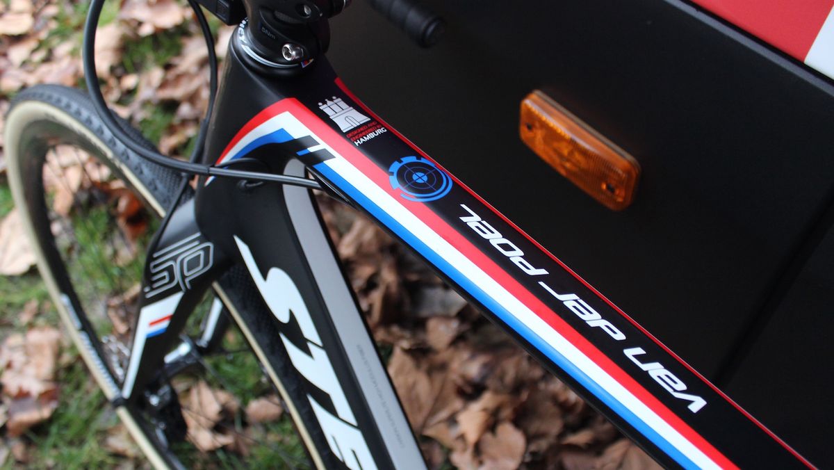 A closer look at the head tube cluster