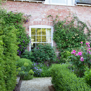 garden area with bricked wall and plants