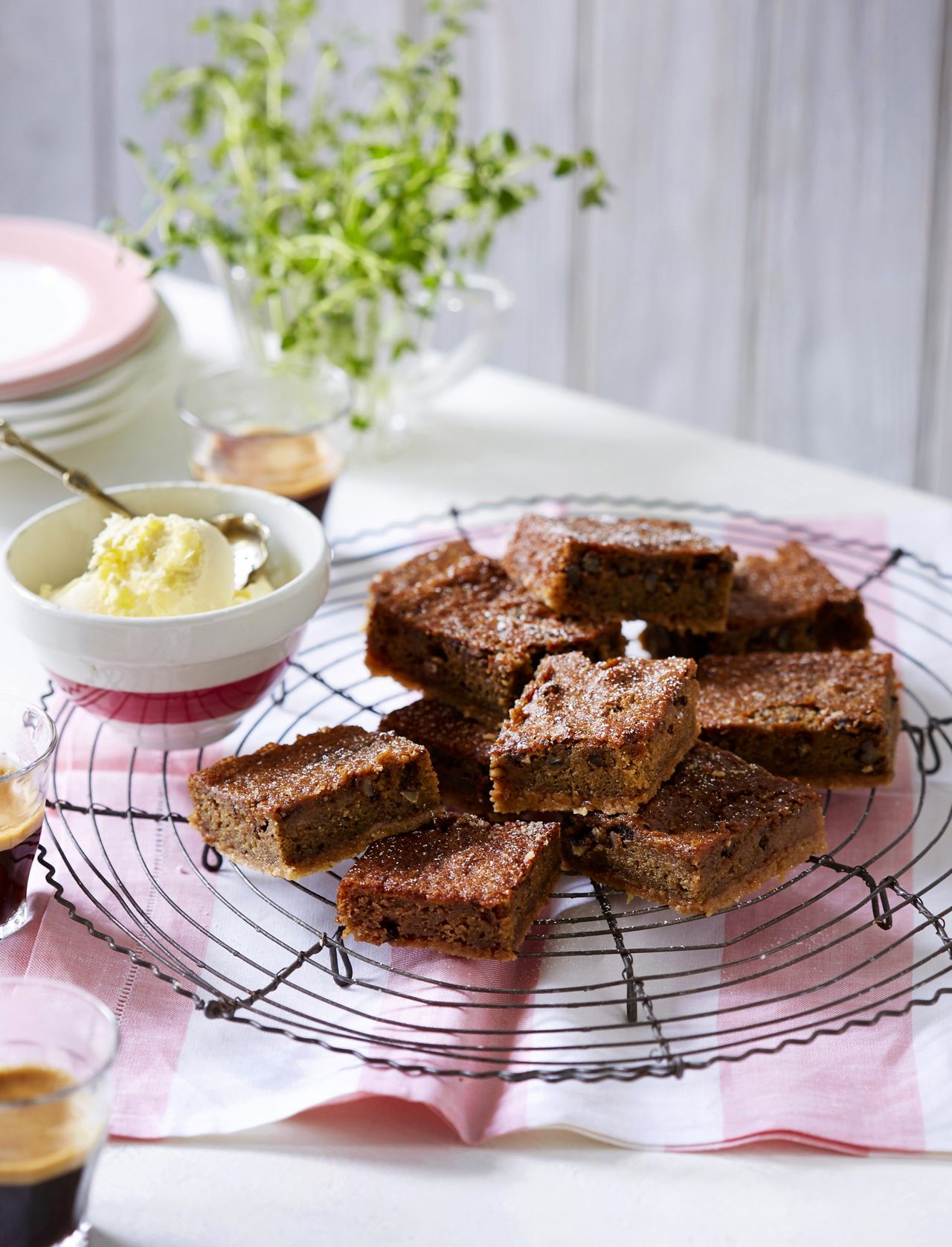 Coffee and Pecan Streusel Cake Recipes | Woman & Home