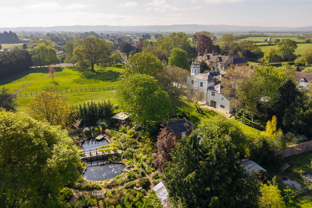 Bretforton Hall, Bretforton, Evesham, Worcestershire