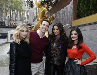 Schmooze Gallery December 10, 2012_5.jpg