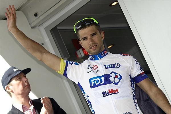 Nacer Bouhanni (FDJ-BigMat) on stage to receive the leader's jersey.