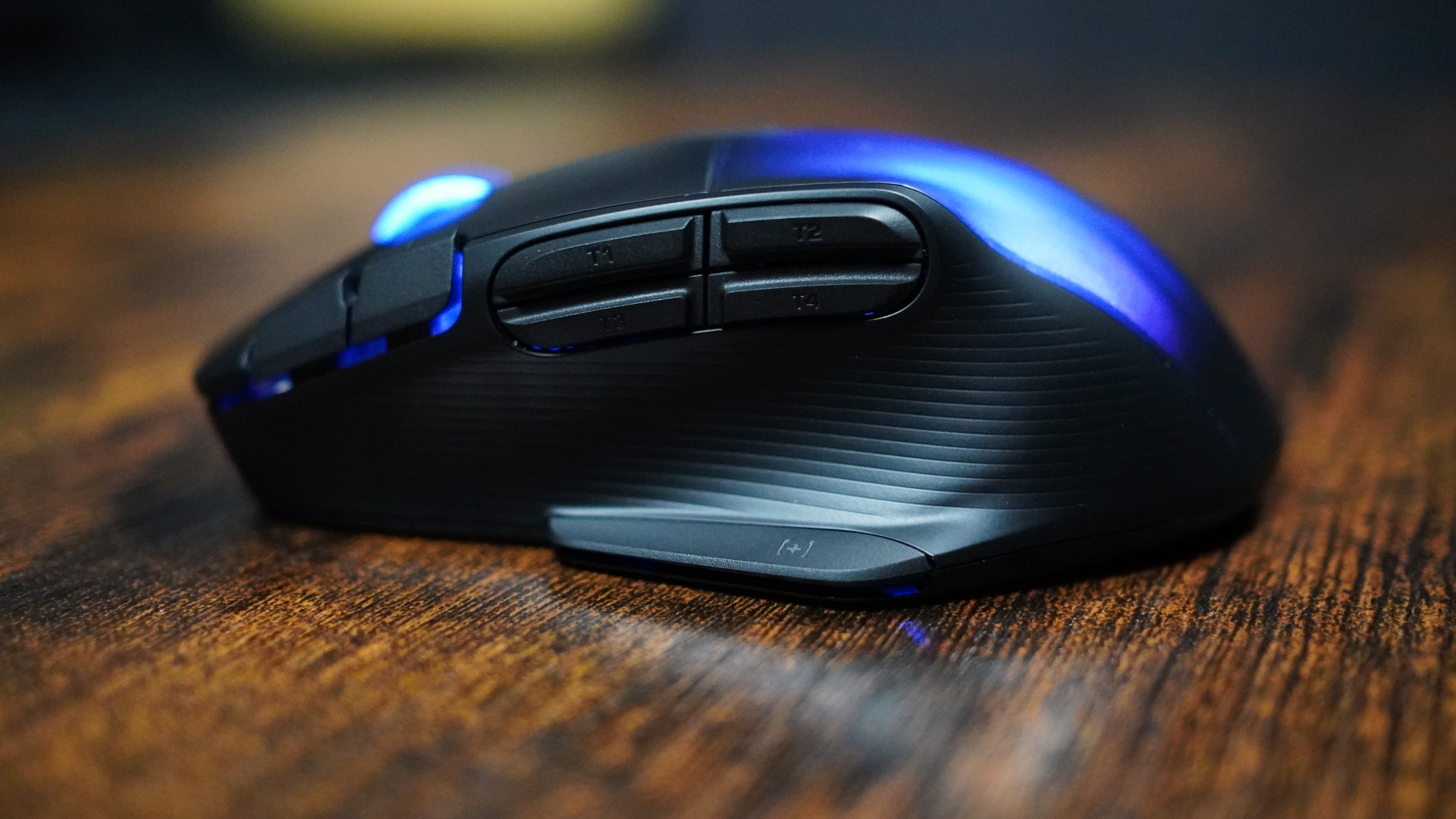 Roccat Maus Kone XP Air von der Seite