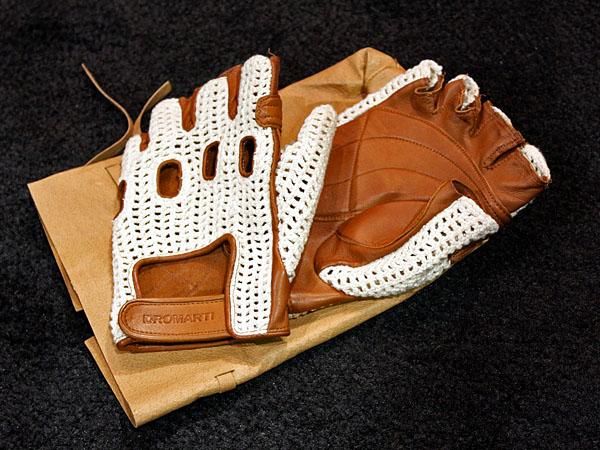 Dromarti's new retro-inspired gloves feature a stitched back and genuine Nappa leather.