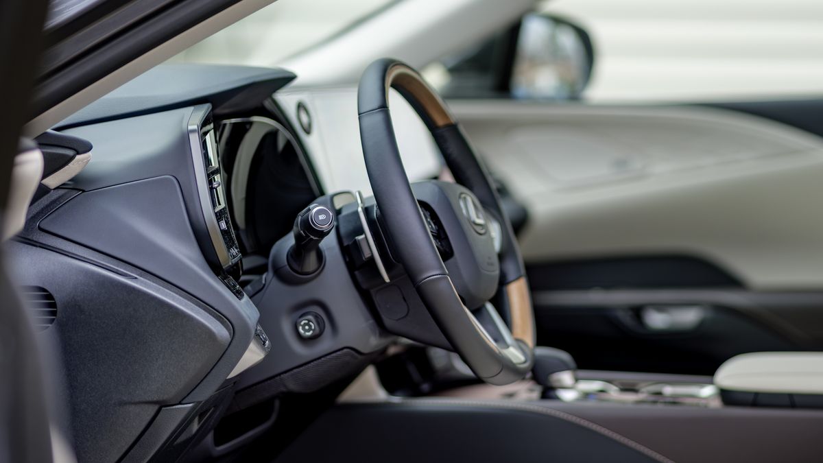 2026 Lexus RX 450h+ review.