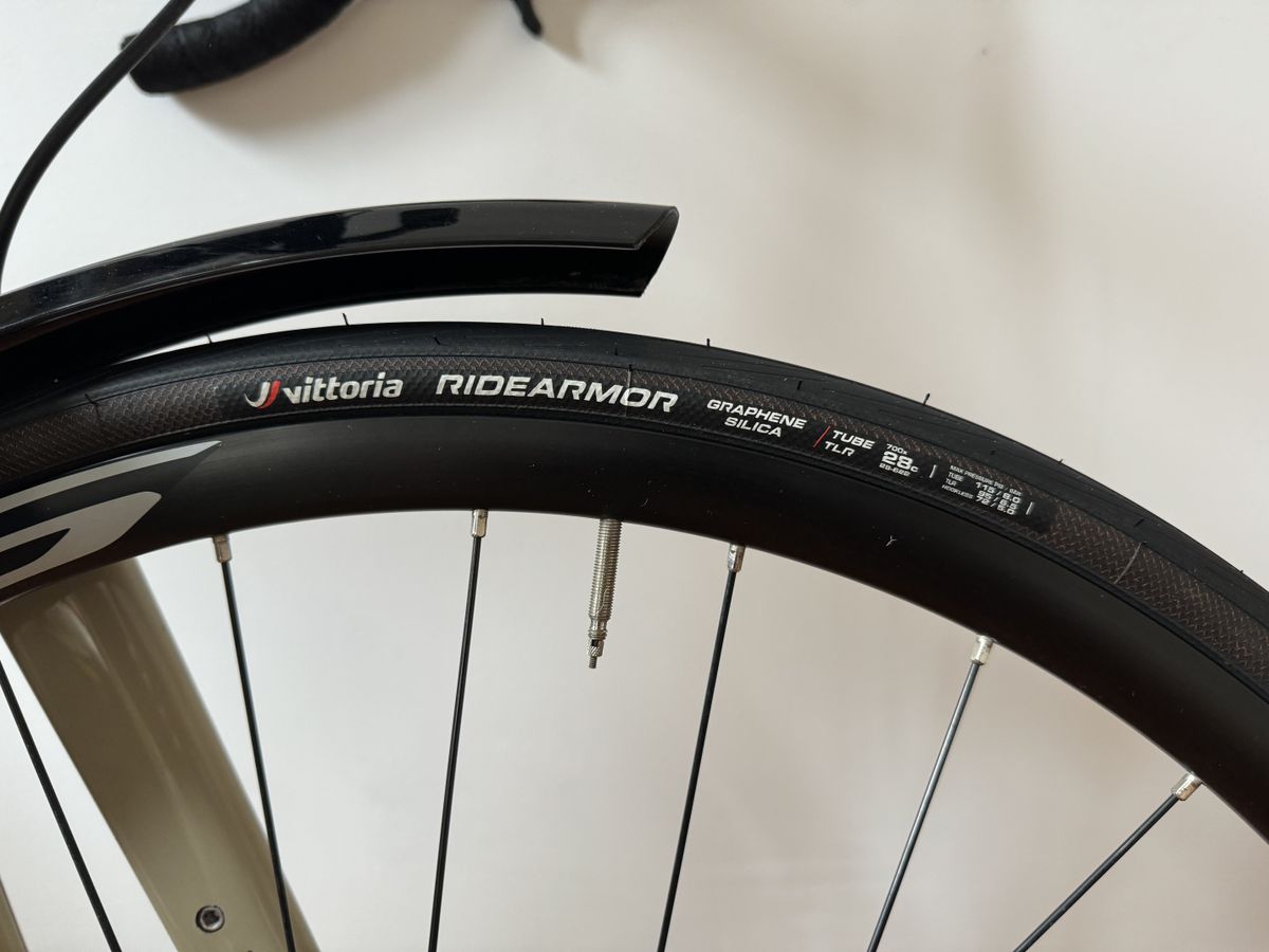 Vittoria RideArmor TLR all-season freeway tyre is swift, grippy and shrugs off punctures