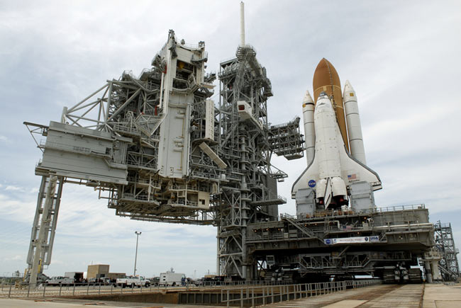 NASA Cleans Up Cargo for Hubble Shuttle Flight