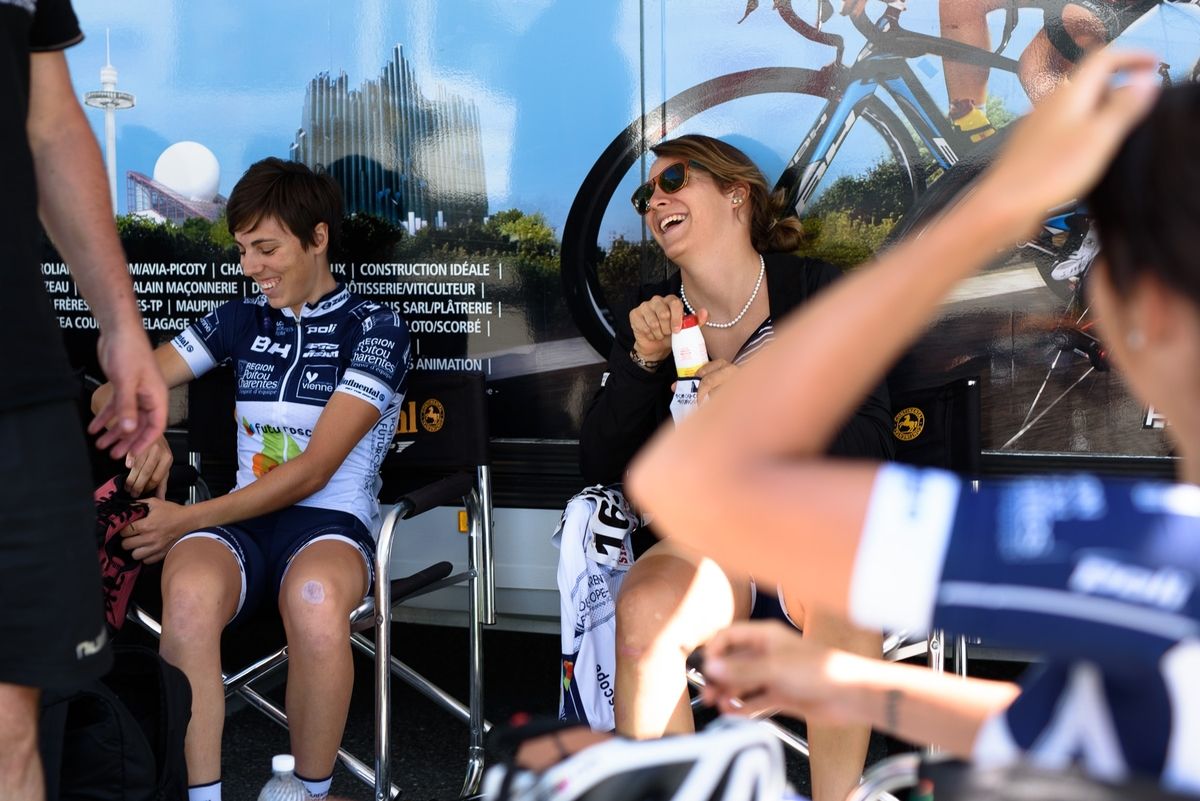 A relaxed atmosphere in the Poitou Charentes Futuroscope camp at Giro Rosa 2016 - Stage 5.