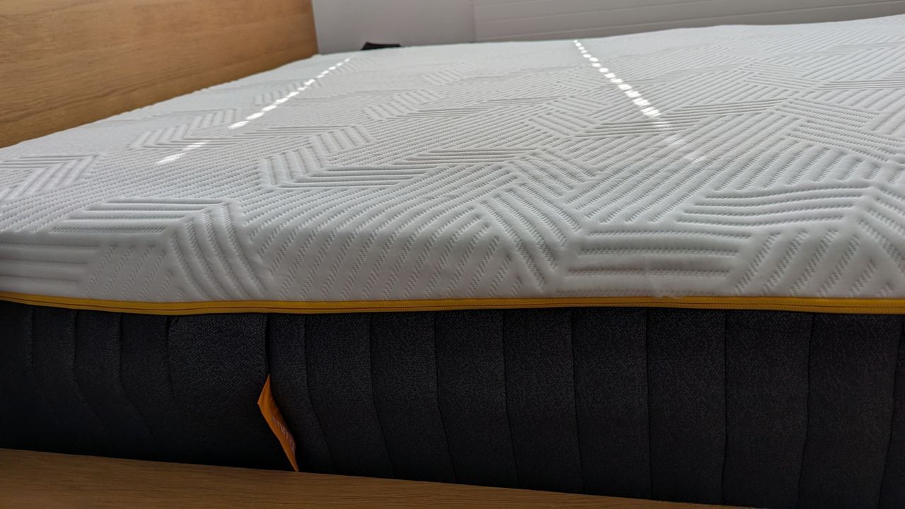 A side view of the surface details of the Emma Hybrid Airgrid mattress