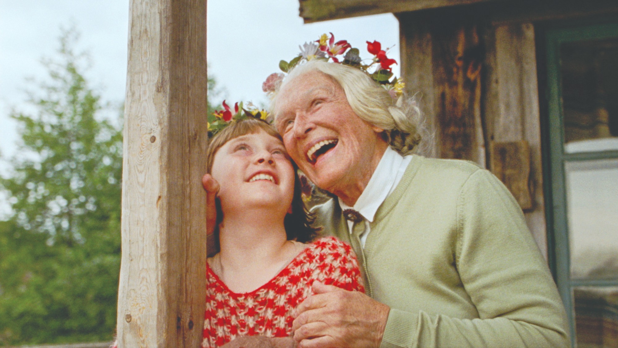 Emily Matthews and Glenn Close play granddaughter and grandmother in The Summer Book