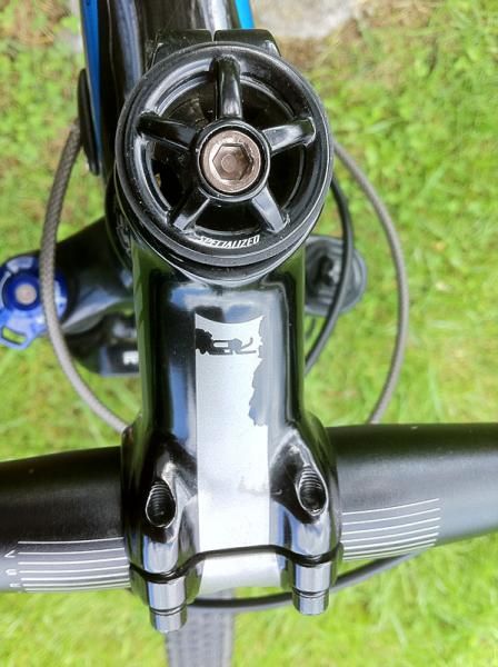 The offset top cap is part of the multi-position stem setup
