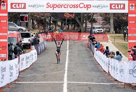 Rebecca Fahringer (Kona Maxxis Shimano) takes the win with a 20 second lead