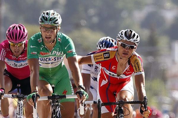Boonen gets congratulated by Hunter in the sprint for 5th.
