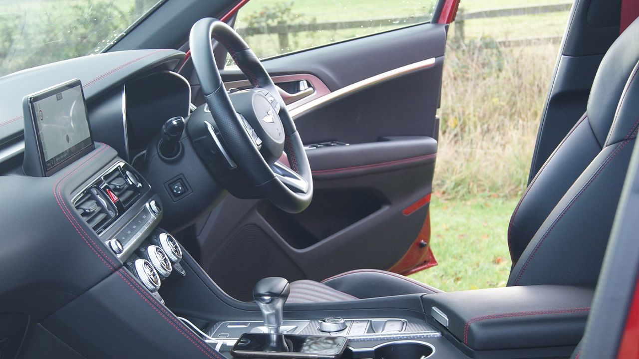Genesis G70 Shooting Brake inside front