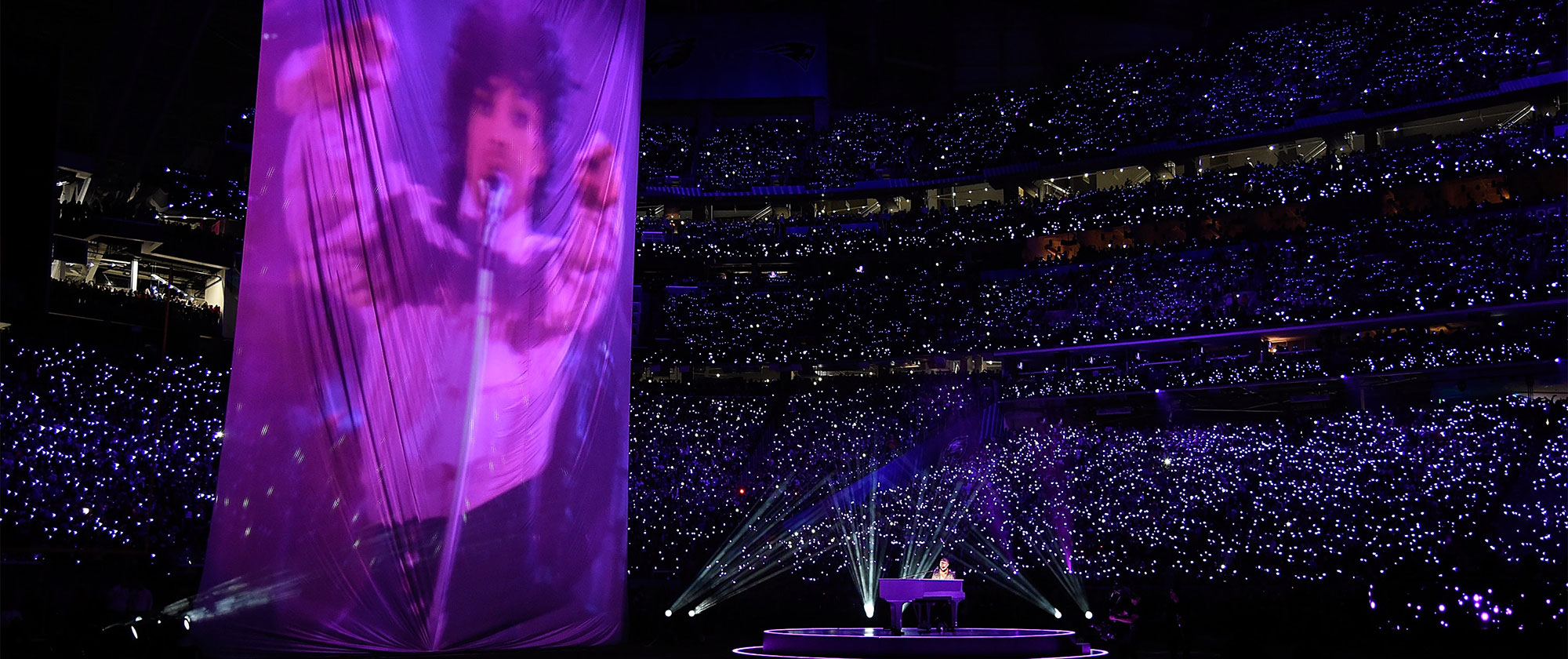 At Super Bowl LII halftime, Justin Timberlake turns Minneapolis purple and  duets with not-technically-a-hologram Prince