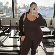 gia sinatra wears jumpsuit from vitality in her pilates class while taking a mirror selfie