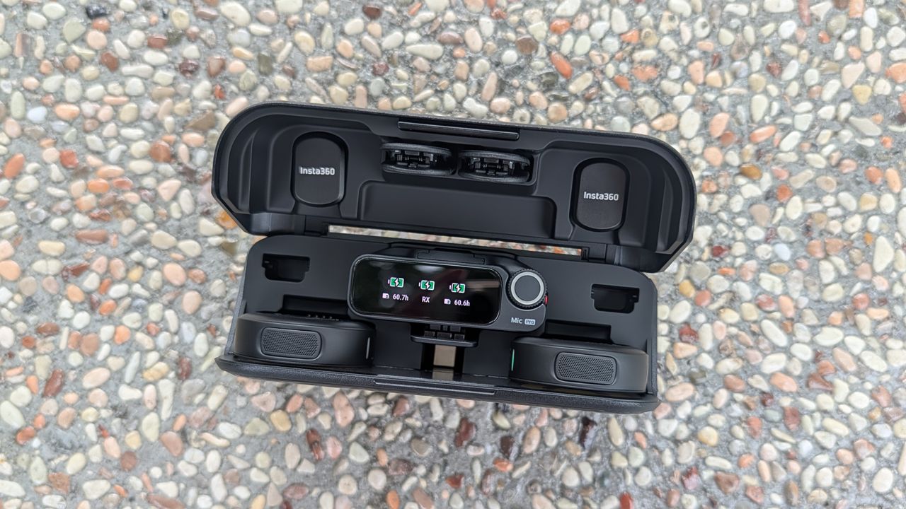 Insta360 Mic Pro mic with E Ink displays