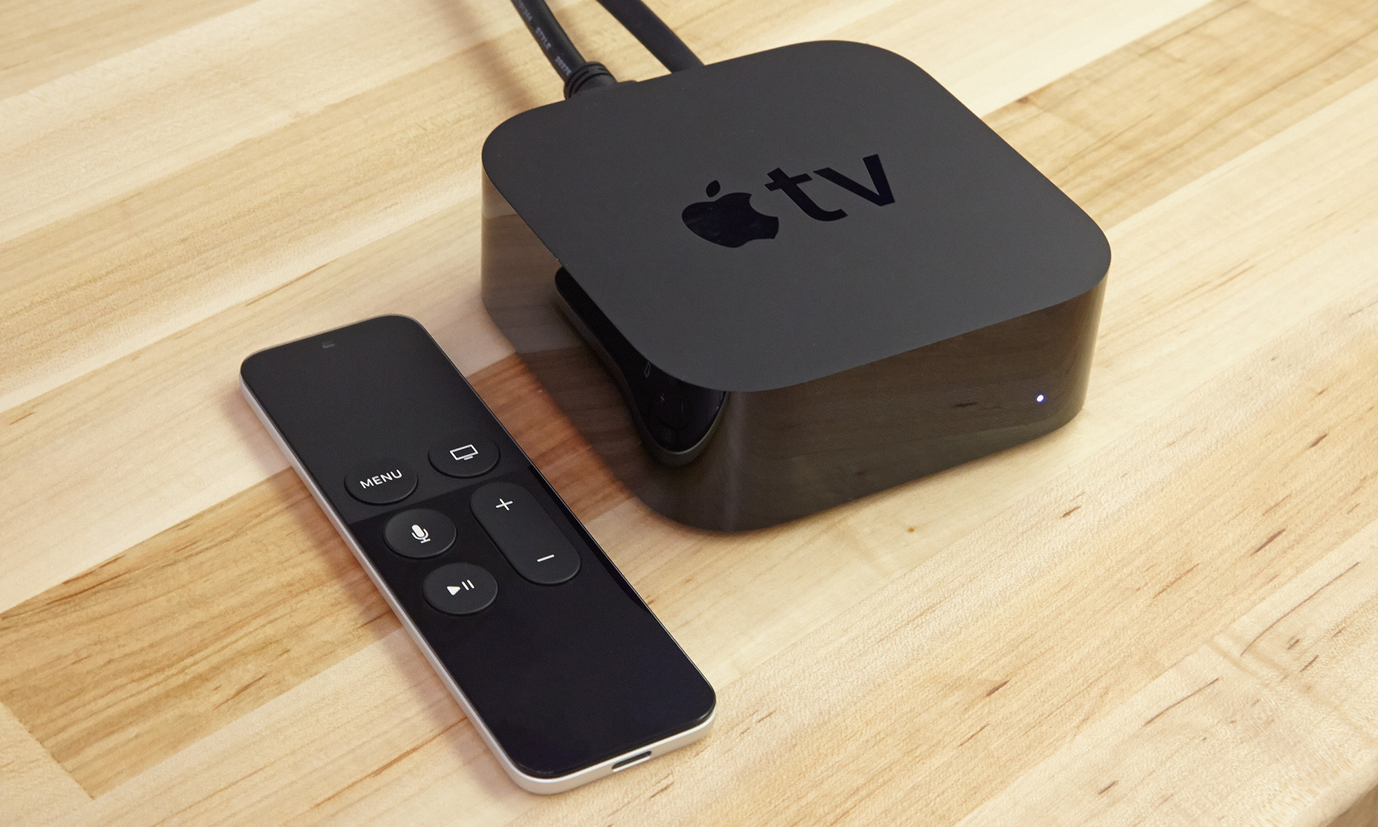 Una foto del Apple TV HD sobre una mesa