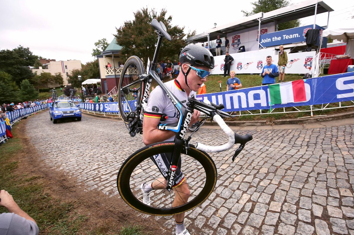 Leo Appelt (Germany) decides to run up the climb