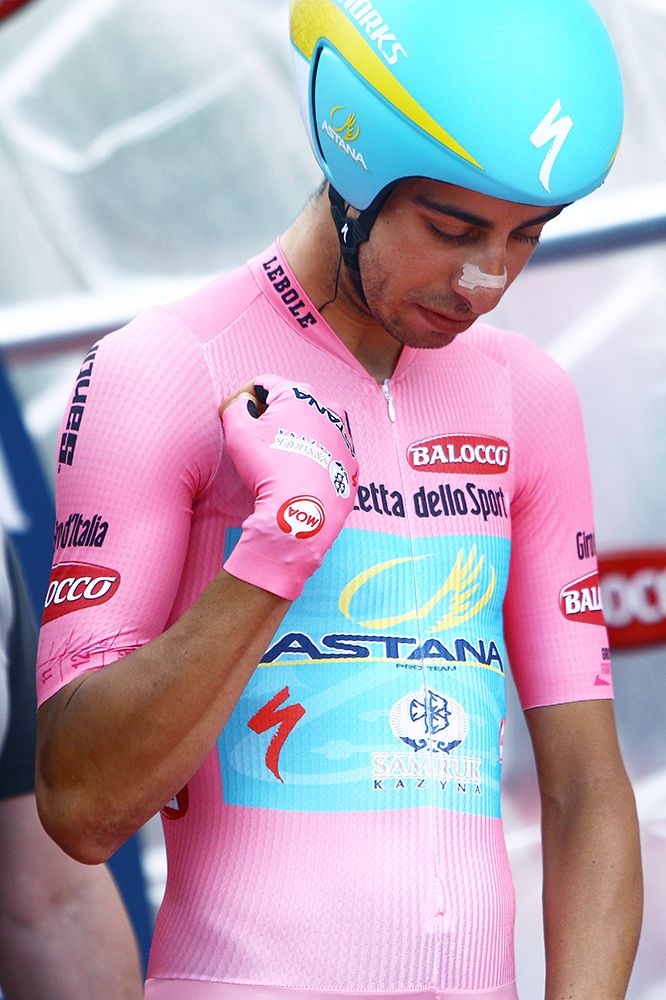 Fabio Aru in the maglia rosa skinsuit
