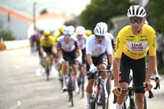 Jan Christen wearing the leader's jersey on stage 4 at Volta ao Algarve