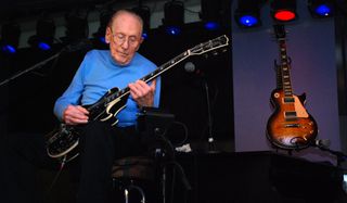 Les Paul performs at the Iridium Jazz Club in New York City on June 9, 2008