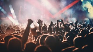 Best earplugs for concerts: Crowd at live concert