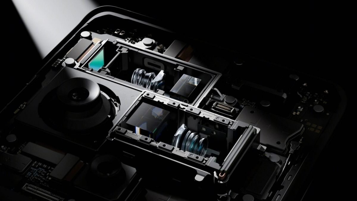 Promotional images of the Oppo find x7 Ultra