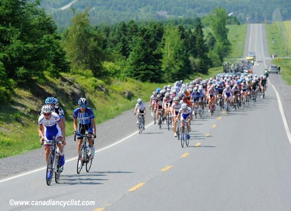 There were many break attempts in the early kilometres.