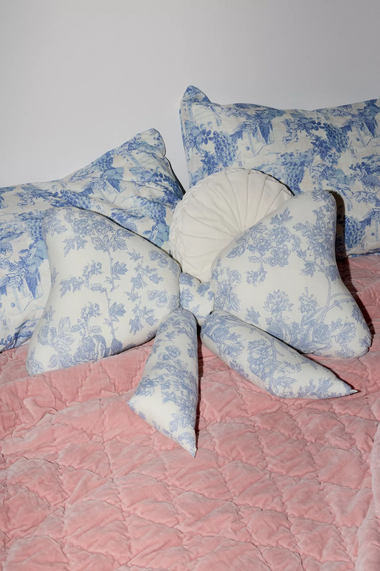 Toile Print Bow Cushion