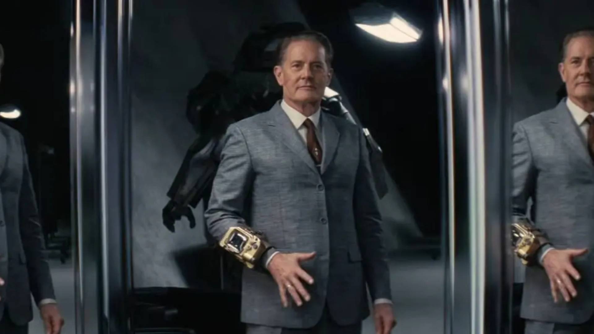 Kyle MacLachlan as Hank Maclean in Fallout season 2 episode 1