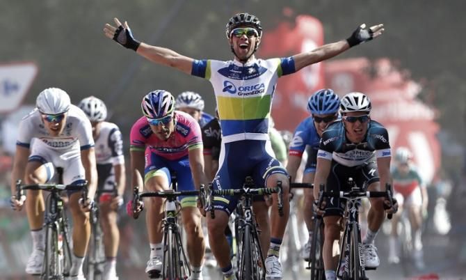 Michael Matthews (Orica-GreenEdge) wins in Lago de Sanabria.