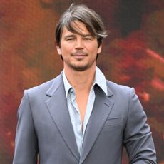 Josh Hartnett wears a gray suit at the "Oppenheimer" UK Premiere on July 13, 2023