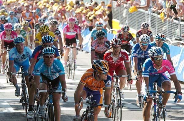 Zabel finishes third to take over the green jersey from Boonen, who was dropped